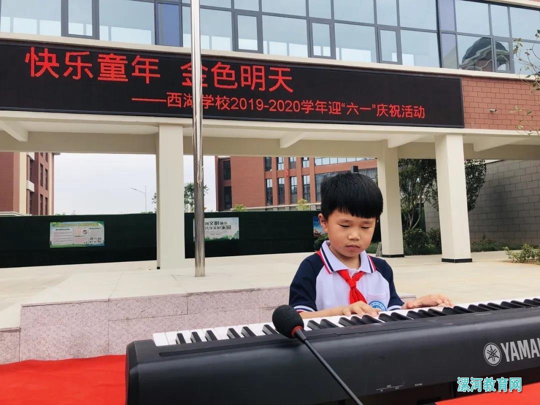 钢琴独奏.jpg 钢琴独奏.jpg