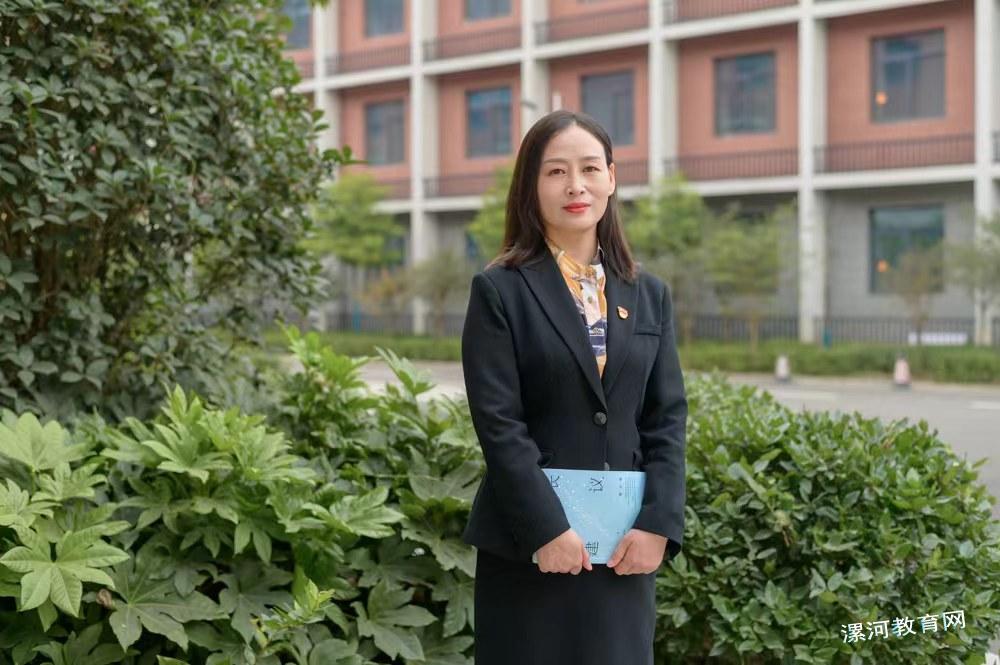 西湖学校党支部书记、校长王慧娟.jpg