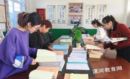 观摩_副本.jpg 观摩_副本.jpg