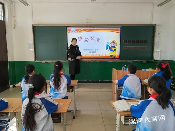 消防安全班会照片.jpg 消防安全班会照片.jpg