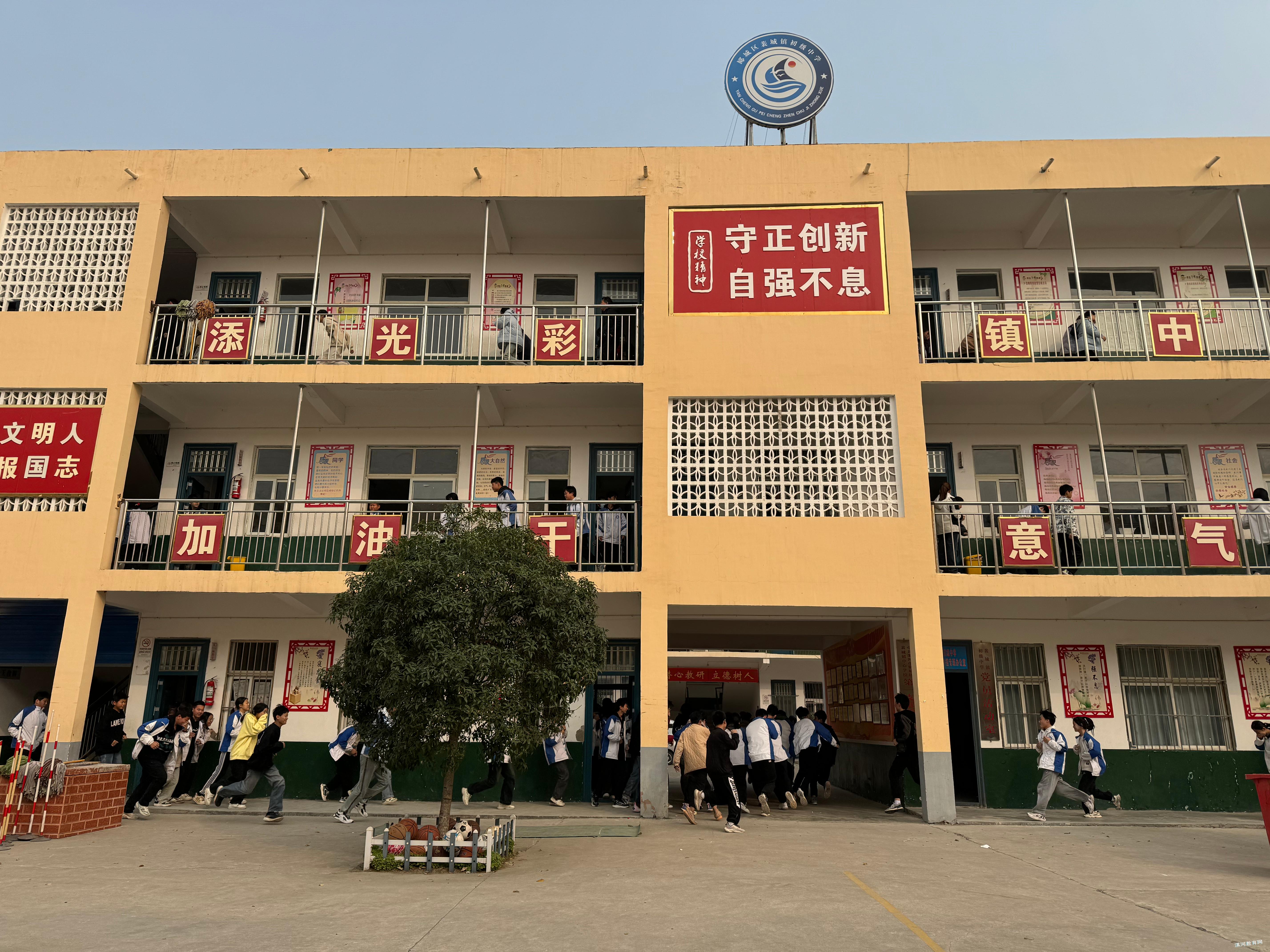 9ee36eb0dd211f5f3d667d51d610c68.jpg 9ee36eb0dd211f5f3d667d51d610c68.jpg