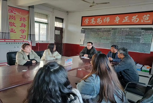 段考试总结表彰会.jpg 段考试总结表彰会.jpg