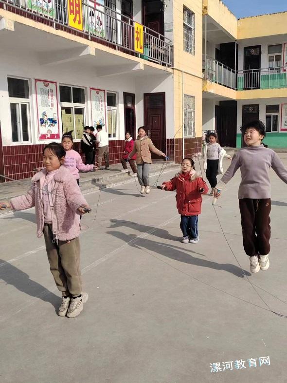 运动的课间.jpg