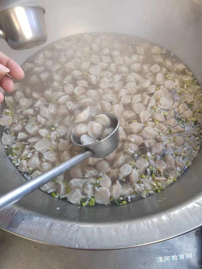 热气腾腾的冬至饺子.jpg 热气腾腾的冬至饺子.jpg