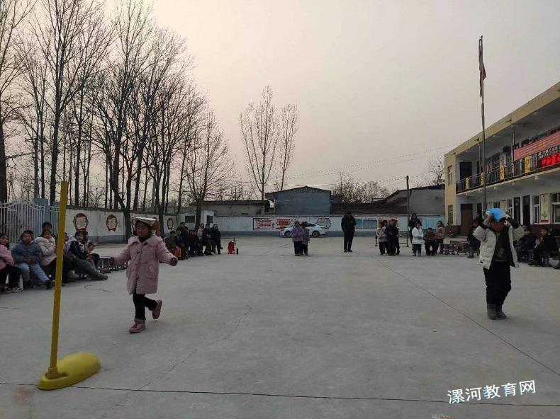 顶书跑.jpg 顶书跑.jpg