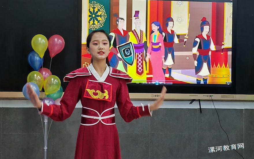 朱艺帆表演英语剧本《花木兰》.jpg 朱艺帆表演英语剧本《花木兰》.jpg