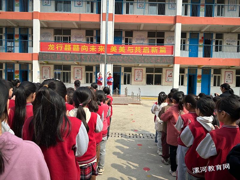 诵读活动开始.jpg 诵读活动开始.jpg