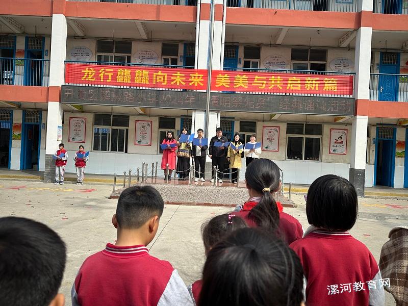 教师代表诵读.jpg 教师代表诵读.jpg