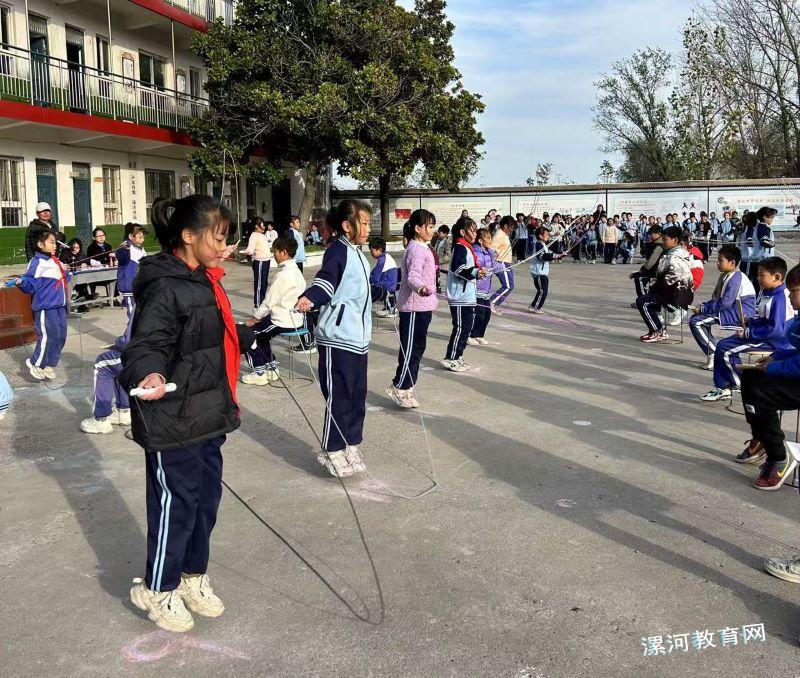 学生跳绳1.jpg 学生跳绳1.jpg