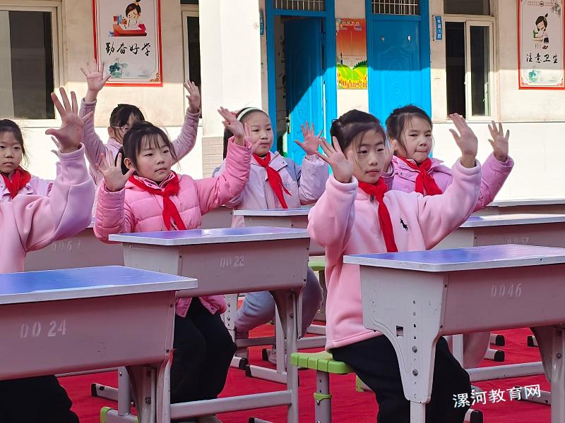 手势舞社团节目.jpg 手势舞社团节目.jpg